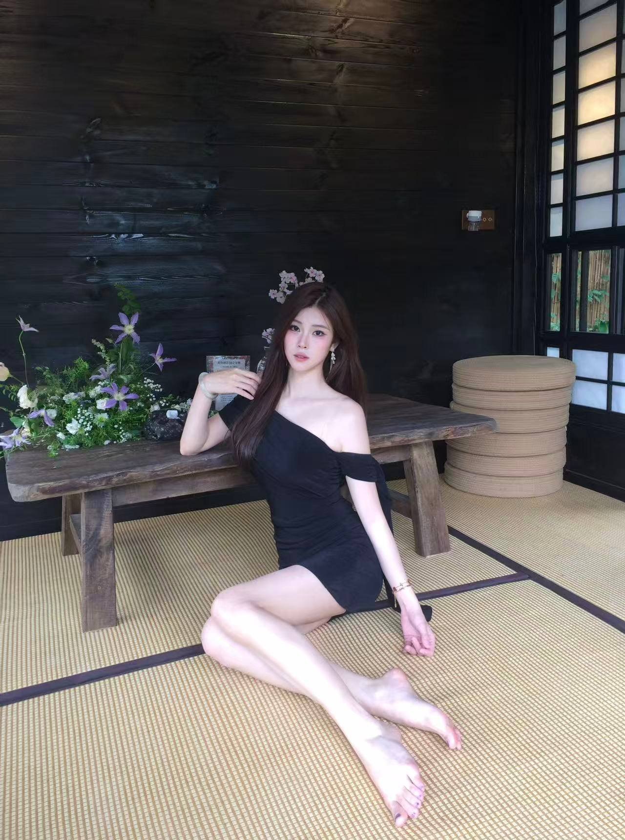 浙江 温州 23岁 168cm 106 B杯 主播/模特 骚 床上非常配合 听话 配合老板要求 提供情绪价值 接受度高 带属性 抽烟纹身:无 SM:是 无套:可 口交:可 过夜:可 同居:可 可飞:可 价格:7 特点:骚 床上非常配合 听话 配合老板要求 提供情绪价值 接受度高 带属性