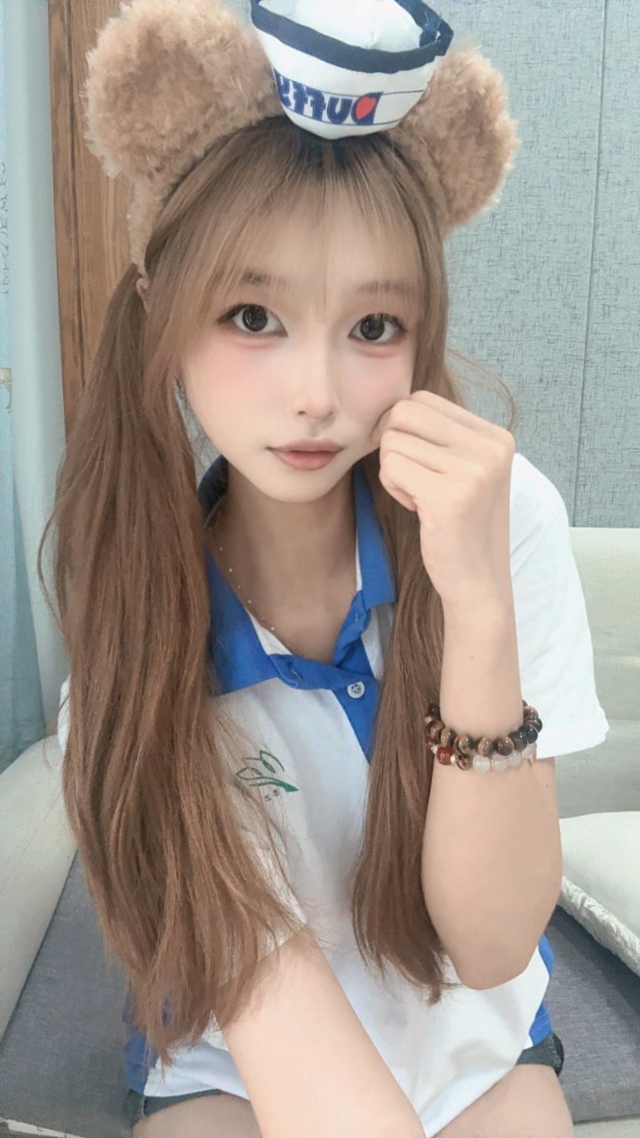 广东 东莞 18岁 165cm 90 B杯 工作 听话 不事逼 配合度高 年纪小很粉很嫩 抽烟纹身:抽烟不纹身 SM:是 无套:否 口交:可 过夜:可 同居:否 可飞:可 其他省份城市 价格:15 特点:听话 不事逼 配合度高 年纪小很粉很嫩