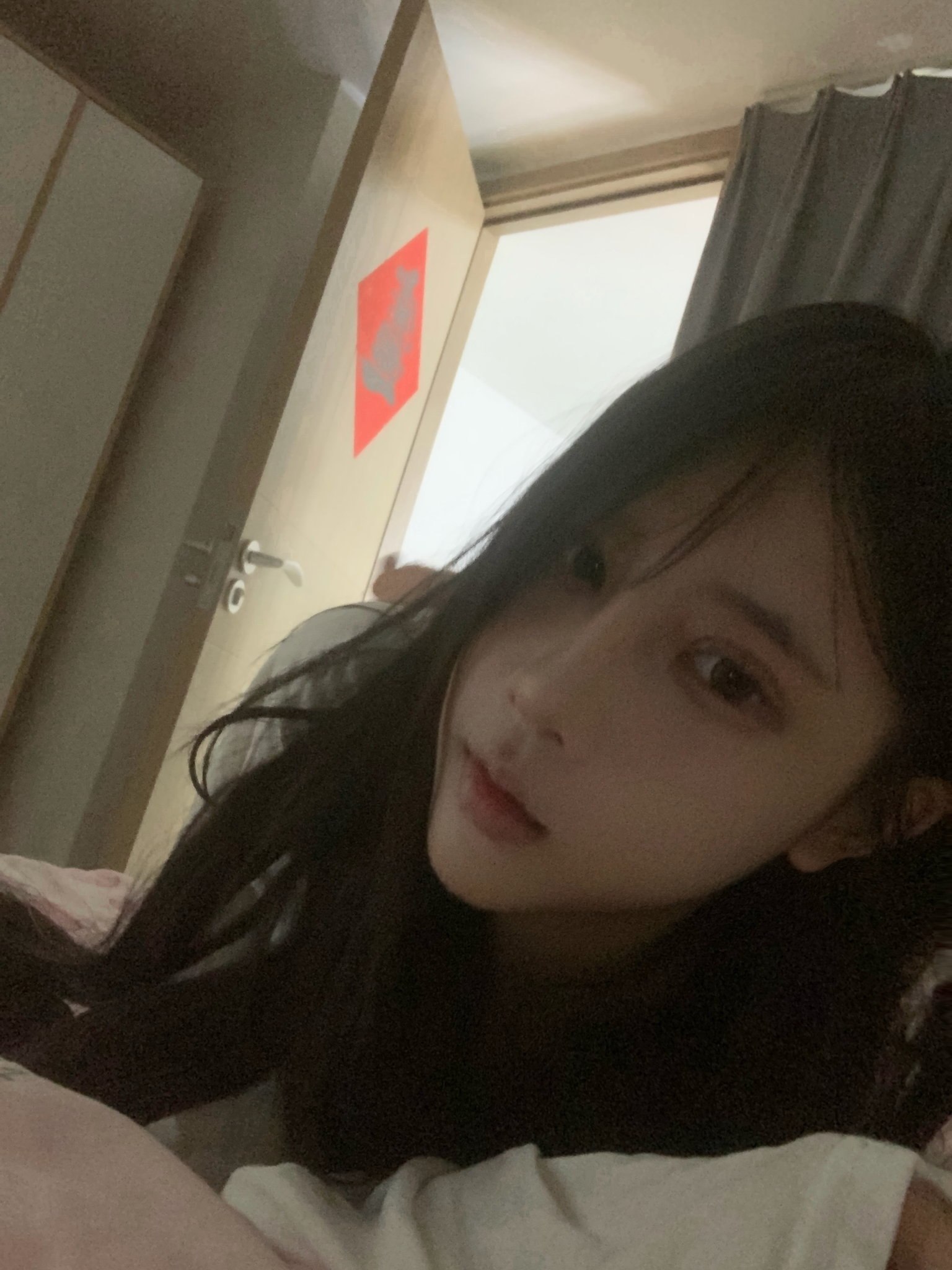 广东 广州 18岁 158cm 92 B杯 懂事听话配合度高 妈生脸长相甜美 床事主动 叫声好听淫语不断 床上反差大 抽烟纹身:有 SM:可 无套:否 口交:可 过夜:可 同居:可 可飞:可 价格:10 特点:懂事听话配合度高 妈生脸长相甜美 床事主动 叫声好听淫语不断 床上反差大
