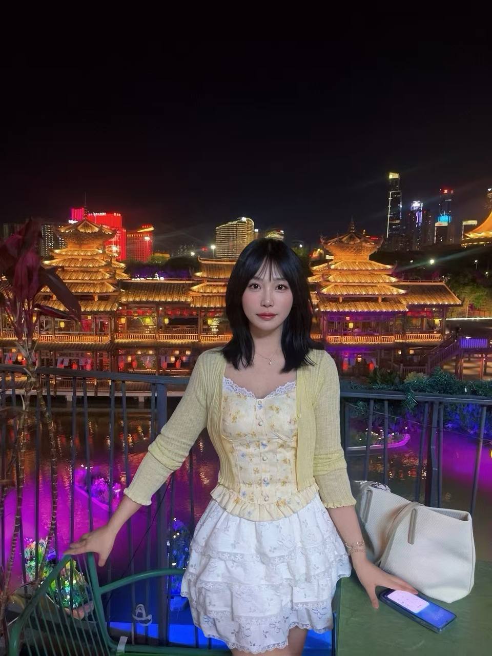 广西 桂林 27岁 165cm 115 C杯 化妆师 性格好,听话,善解人意。床上功夫好。口活不错 水多下面紧 抽烟纹身:不抽烟有纹身 SM:是 无套:否 口交:可 过夜:可 同居:看情况 可飞:可 价格:5 特点:性格好,听话,善解人意。床上功夫好。口活不错 水多下面紧