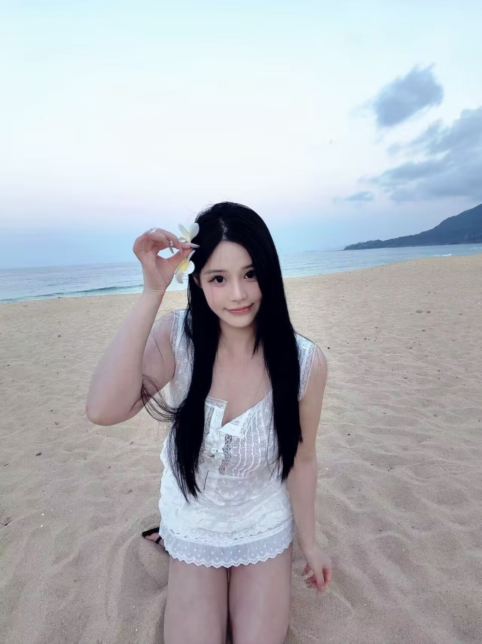 江苏 江阴 24岁 166cm 115 C杯 门店 真胸 蜜桃臀 98 臀位 不抽烟不喝酒 平常独来独往私生活不混乱 抽烟纹身:有纹身 SM:否 无套:可 口交:可 过夜:可 可飞:可 价格:12 特点:真胸 蜜桃臀 98 臀位 不抽烟不喝酒 平常独来独往私生活不混乱