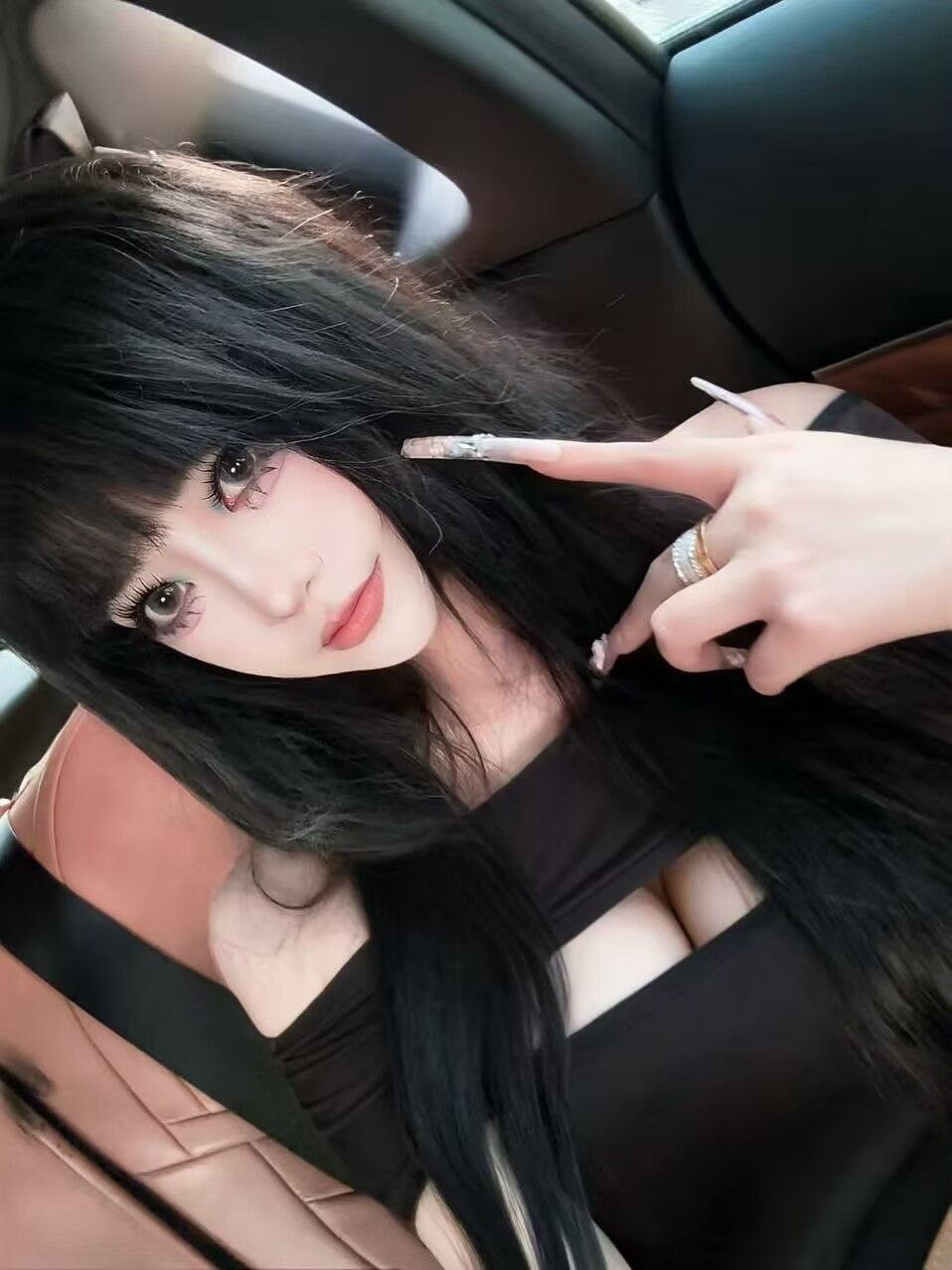 江苏 南京 21岁 173cm 115 E杯 学生 颜值高,巨乳,前凸后翘顶级极品微胖,第一次找,会唱歌,可以喝酒,外向活泼,情绪价值拉满 抽烟纹身:无 SM:是 无套:可 口交:可 过夜:可 同居:看情况 可飞:可 价格:12 特点:颜值高,巨乳,前凸后翘顶级极品微胖,第一次找,会唱歌,可以喝酒,外向活泼,情绪价值拉满
