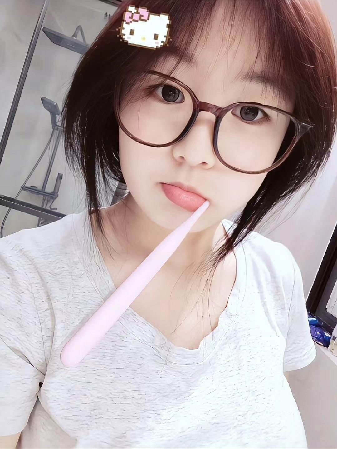 浙江 杭州 18岁 160cm 100 C杯 学生 粘人 能满足你的要求基本都可以 SM:否 无套:否 口交:可 过夜:可 同居:否 可飞:可 杭州附近 价格:5 特点:粘人 能满足你的要求基本都可以