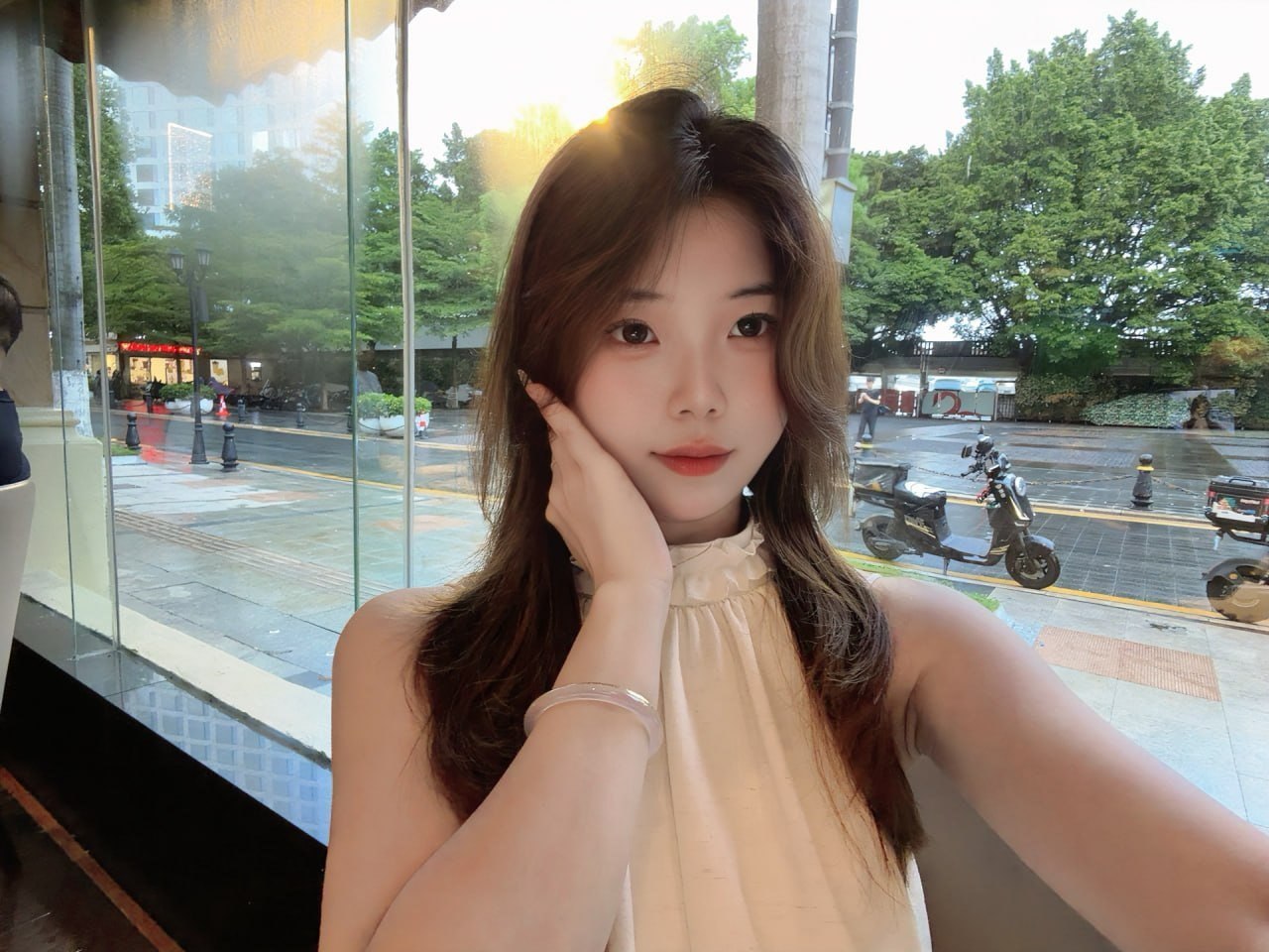 广东 深圳 21岁 163cm 95 B杯 劳务 抽烟纹身:无 SM:是 无套:否 口交:可 过夜:否 可飞:否 价格:8