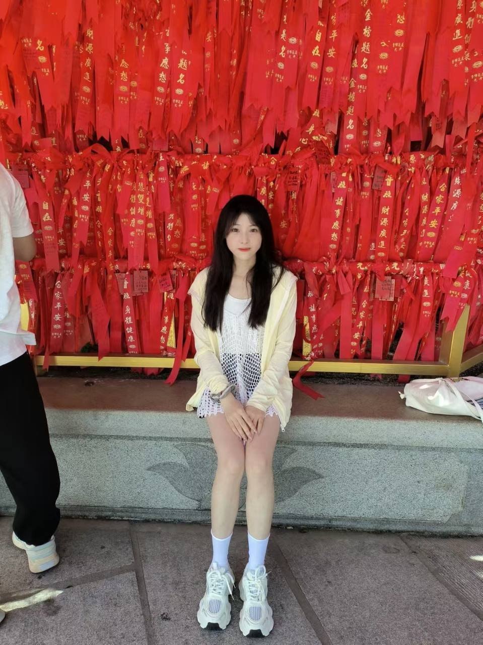 广东 广州 22岁 160cm 42 B杯 上班 性感身材,火辣穿搭,床上喜欢情趣氛围,小鸟依人,娇小玲珑,可盐可甜,活泼开朗,会提供情绪价值,待开发更多的新玩法 抽烟纹身:无 SM:否 无套:否 口交:可 过夜:可 同居:可 可飞:可(周边),可飞港澳 价格:7.5/12 特点:性感身材,火辣穿搭,床上喜欢情趣氛围,小鸟依人,娇小玲珑,可盐可甜,活泼开朗,会提供情绪价值,待开发更多的新玩法