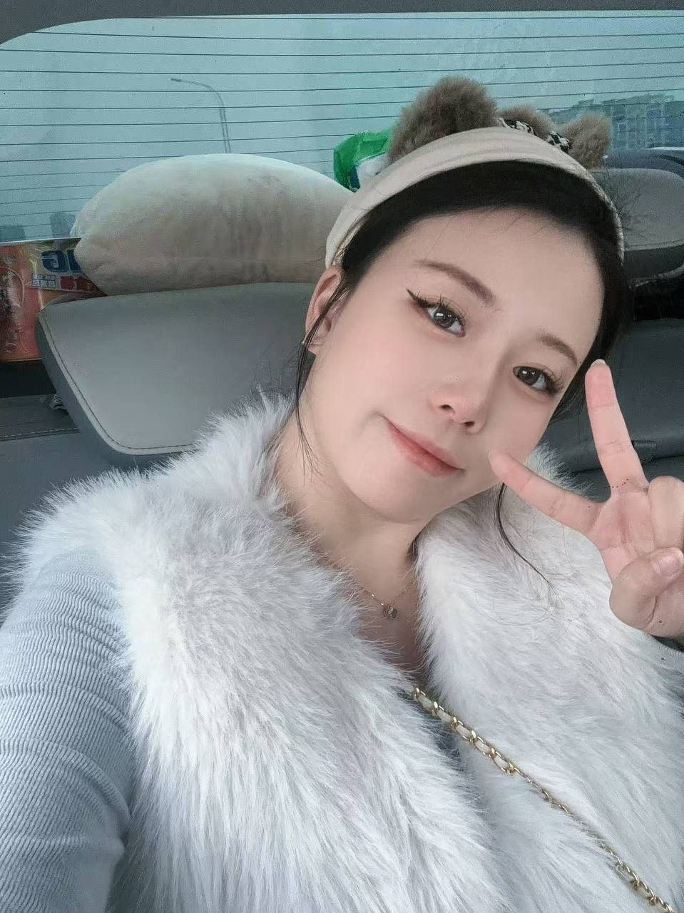 广东 广州 23岁 165cm 52 C杯 医美 秀外慧中,清丽脱俗,貌美如花,温文尔雅,听话懂事,乖巧伶俐,小鸟依人,娇小玲珑,可盐可甜,活泼开朗,会提供情绪价值,待开发更多的新玩法 抽烟纹身:有纹身 SM:是 无套:可 口交:可 过夜:可 同居:可 可飞:可 外省 港澳 价格:6/12 特点:秀外慧中,清丽脱俗,貌美如花,温文尔雅,听话懂事,乖巧伶俐,小鸟依人,娇小玲珑,可盐可甜,活泼开朗,会提供情绪价值,待开发更多的新玩法