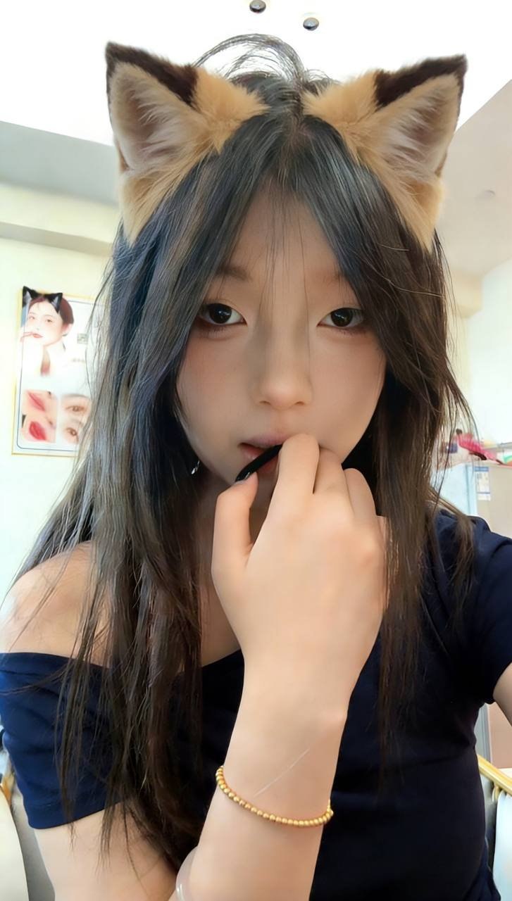 江苏 苏州 张家港 18岁 160cm 46 B杯 工作 不上镜,本人比照片好看 抽烟纹身:无 SM:否 无套:可 口交:可 过夜:可 同居:看情况 可飞:可 价格:5-10 特点:不上镜,本人比照片好看