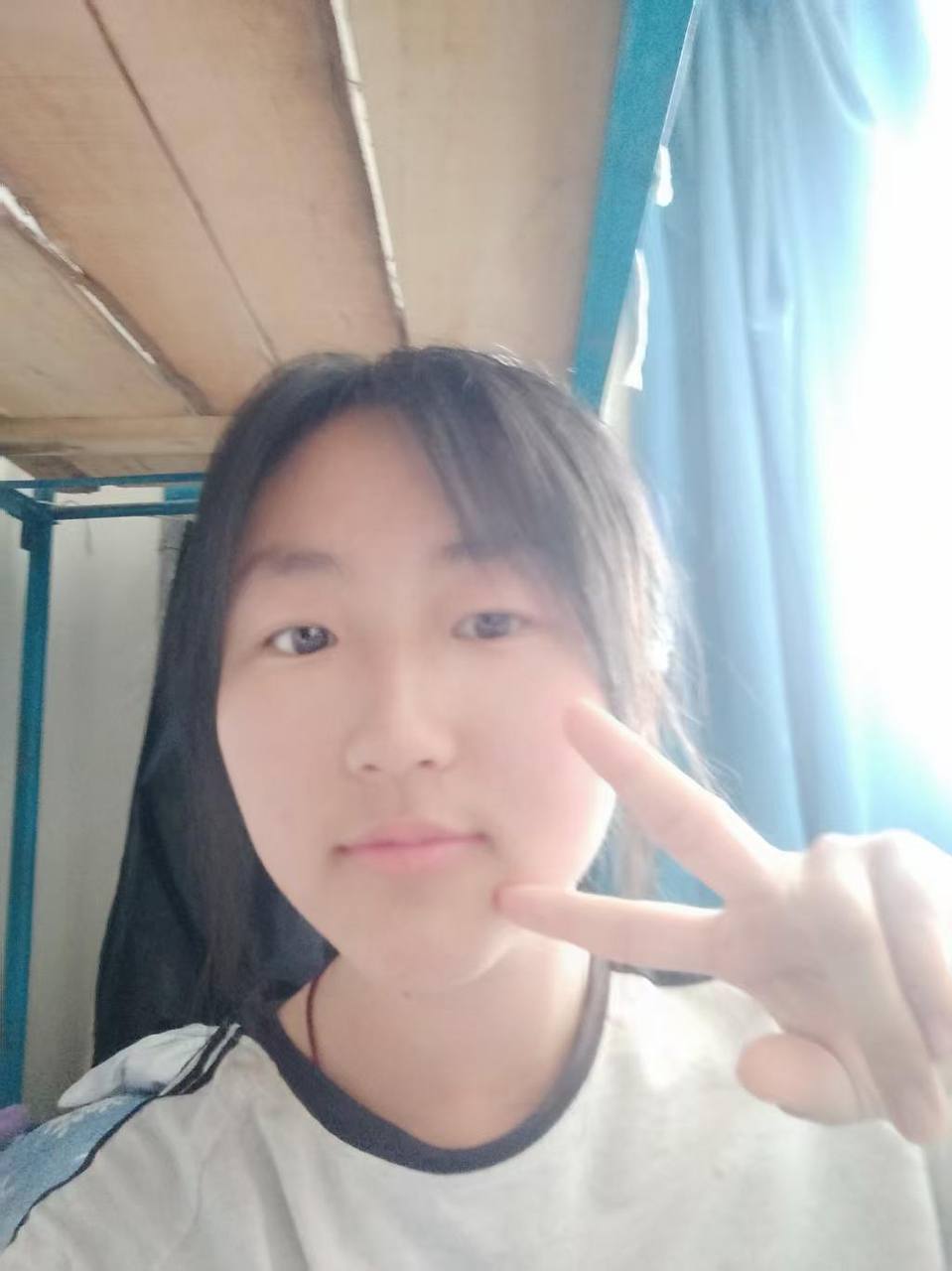 甘肃 会宁 18岁 163cm 116 学生 你对我好,我就对你特别好。 抽烟纹身:无 SM:否 无套:可 口交:否 过夜:可 同居:否 可飞:不行 价格:10 特点:你对我好,我就对你特别好。