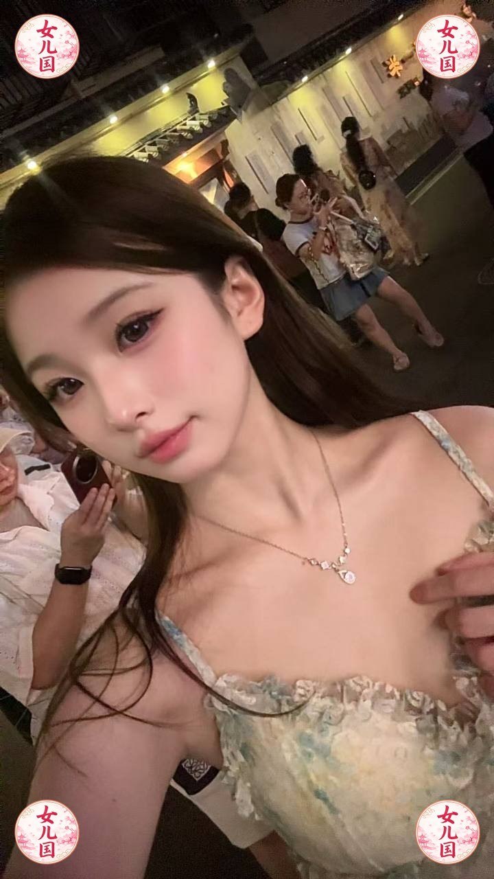 江苏 无锡 18岁 162cm 84 A杯 台球助教 听话 抽烟纹身:有纹身不多 SM:是 无套:否 口交:可 过夜:可 同居:可 可飞:可 价格:15 特点:听话