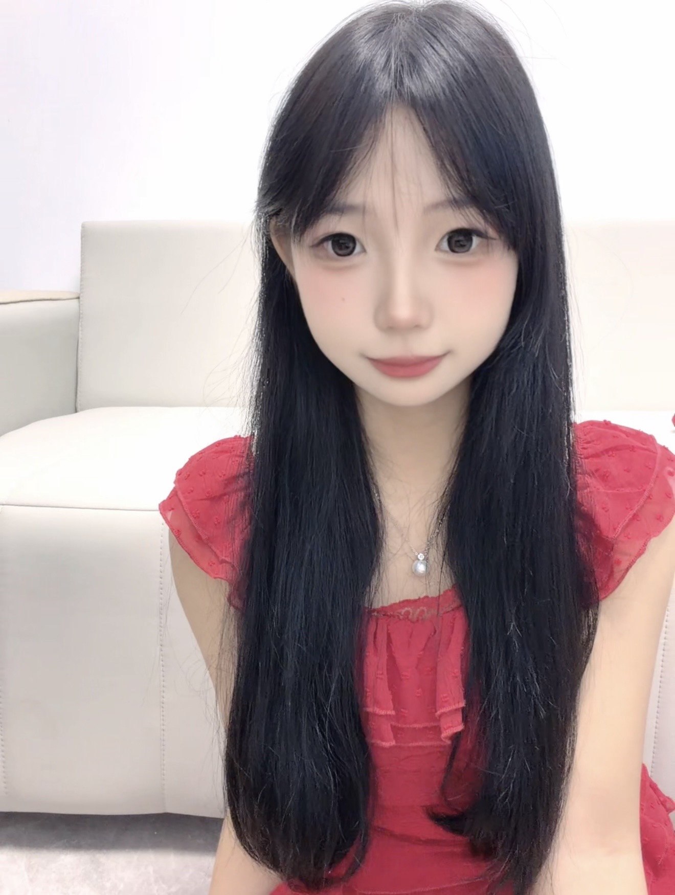广东 广州 白云 18岁 155cm 82 B杯 待业 温柔 听话 抽烟纹身:无 SM:否 无套:可 口交:否 过夜:可 同居:否 可飞:否 价格:6 特点:温柔 听话