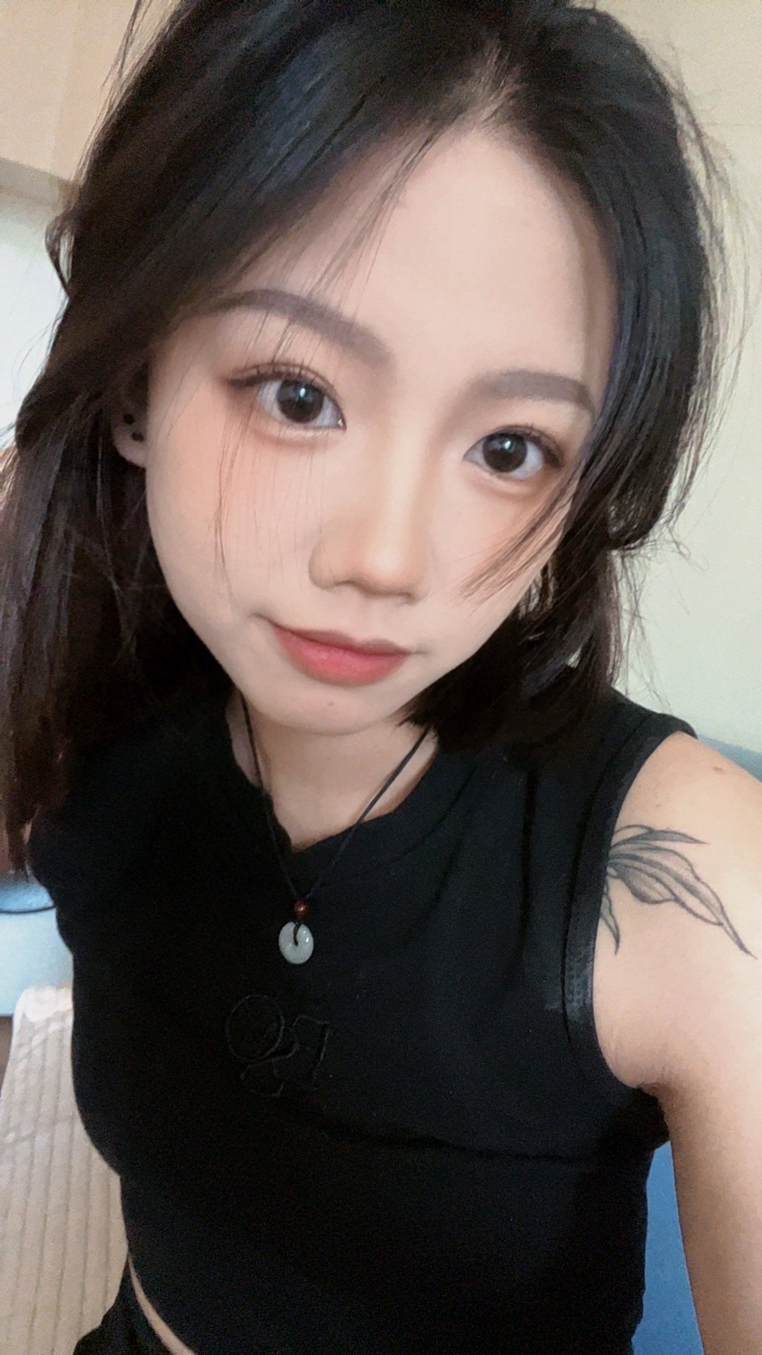 云南 西双版纳 22岁 163cm 112 B杯 工作 性格好 会撒娇 很开朗 抽烟纹身:抽烟 纹身 SM:是 无套:可 口交:可 过夜:可 同居:可 可飞:可 省内 外省再议 价格:4.5 特点:性格好 会撒娇 很开朗