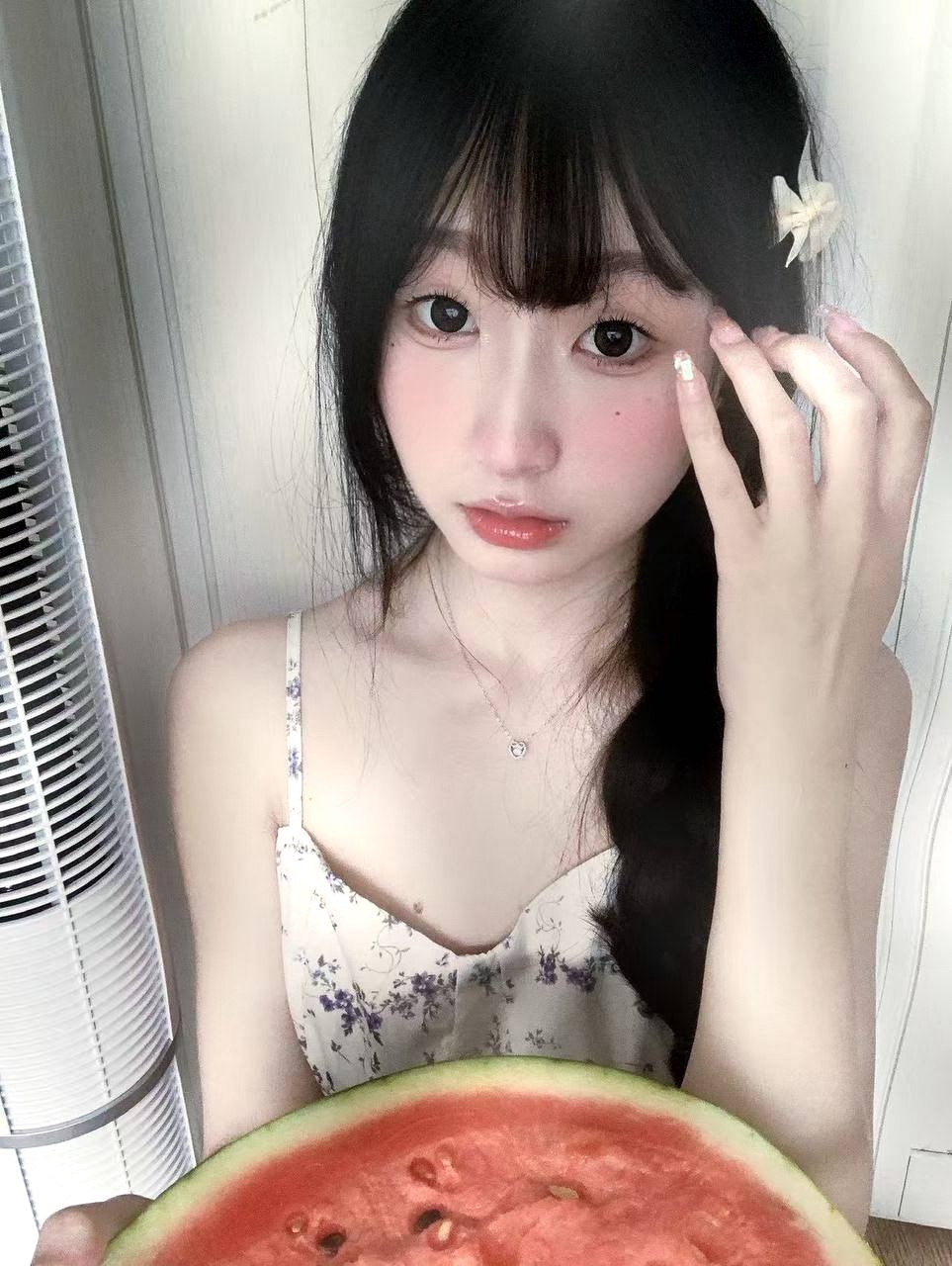 浙江 杭州 20岁 169cm 94 B杯 学生 性格外向 事少 抽烟纹身:无 SM:否 无套:可 口交:可 过夜:可 同居:可 可飞:可 价格:8 特点:性格外向 事少