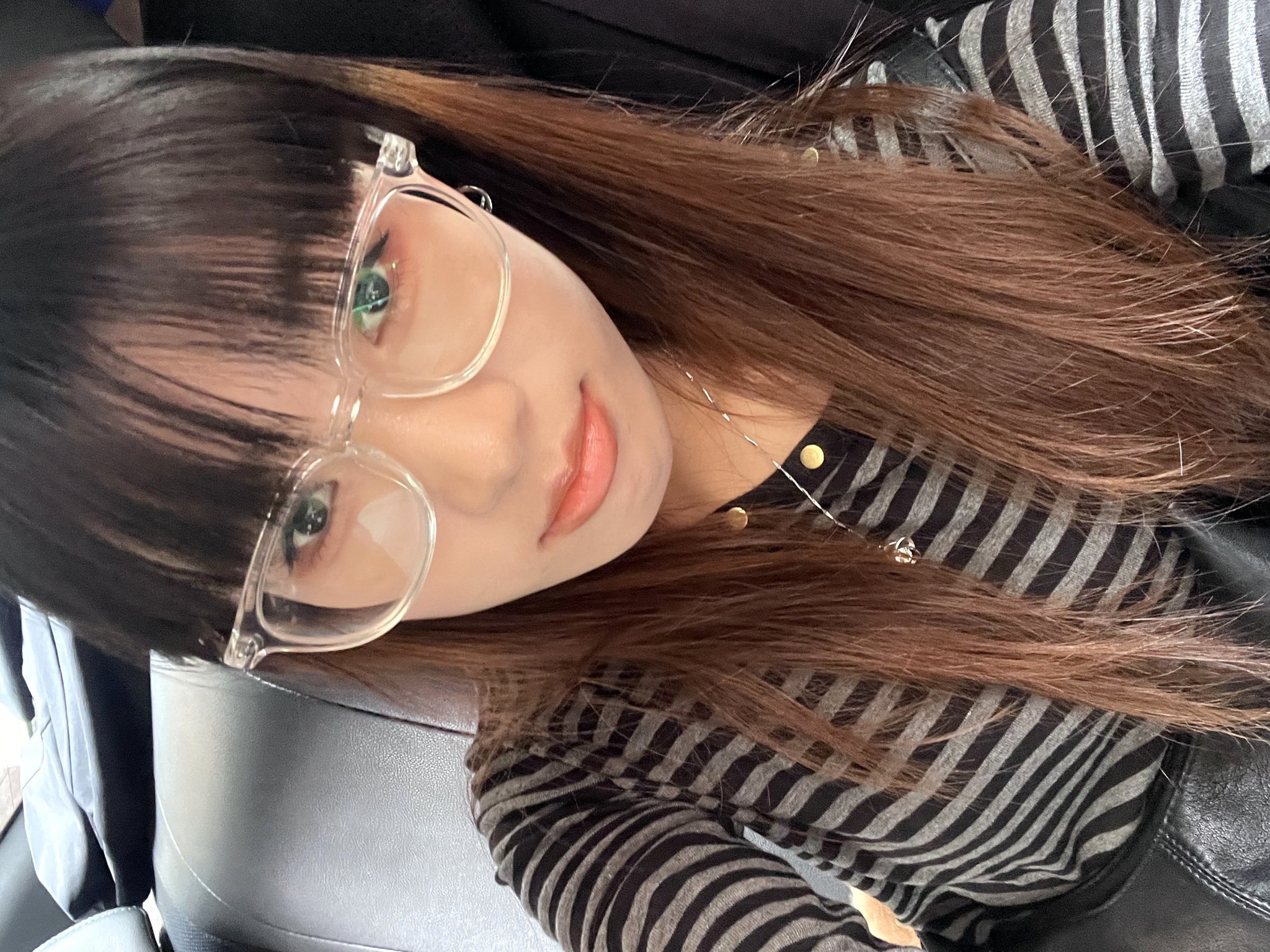 广东 深圳 23岁 154cm 90 B杯 学生 懂事配合度高 抽烟纹身:无 SM:否 无套:否 口交:可 过夜:可 同居:否 可飞:否 价格:6 特点:懂事配合度高