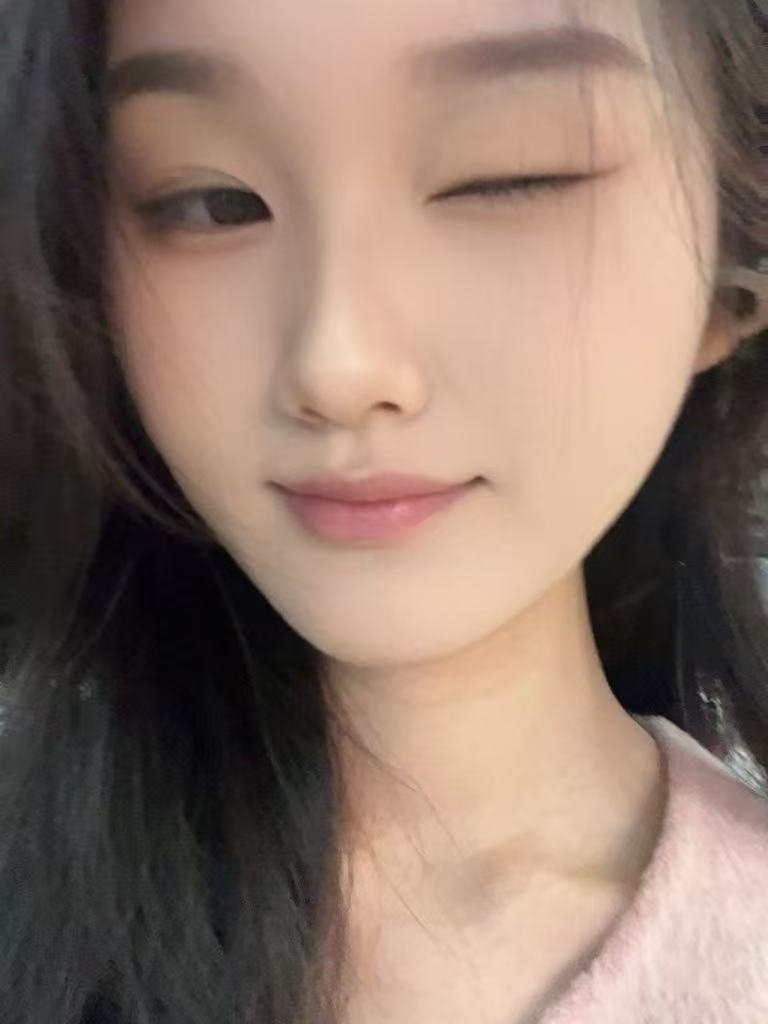 广东 广州 21岁 170cm 105 A杯 学生 外向 爱笑 不社恐 听话温柔 抽烟纹身:无 SM:否 无套:可 口交:可 过夜:可 同居:否 可飞:可 价格:4.5/7.5/12 特点:外向 爱笑 不社恐 听话温柔