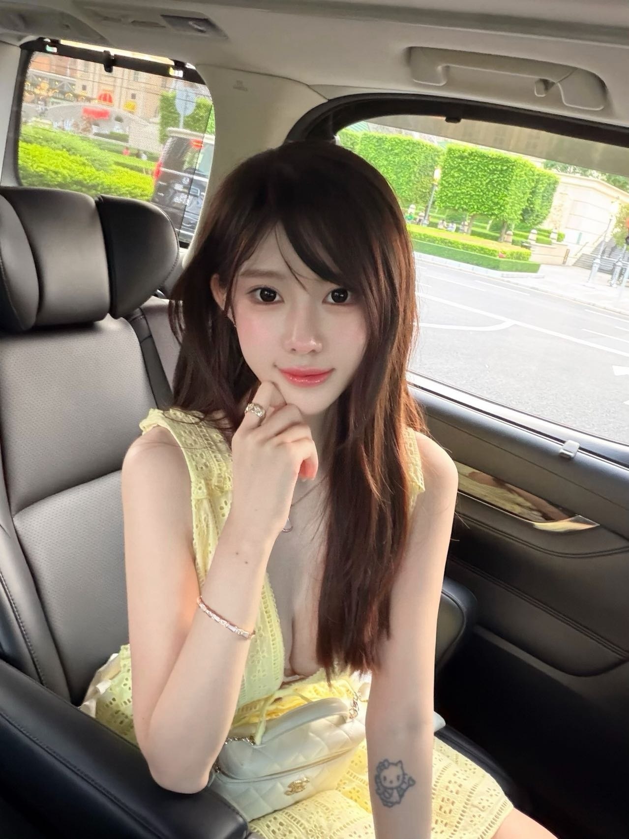 广东 深圳 22岁 165cm 43 C杯 甜御 性格好 开朗 温柔 身材好听话 配合度高 抽烟纹身:有一点 SM:否 无套:否 口交:可 过夜:可 同居:可 可飞:可 价格:20 特点:甜御 性格好 开朗 温柔 身材好听话 配合度高