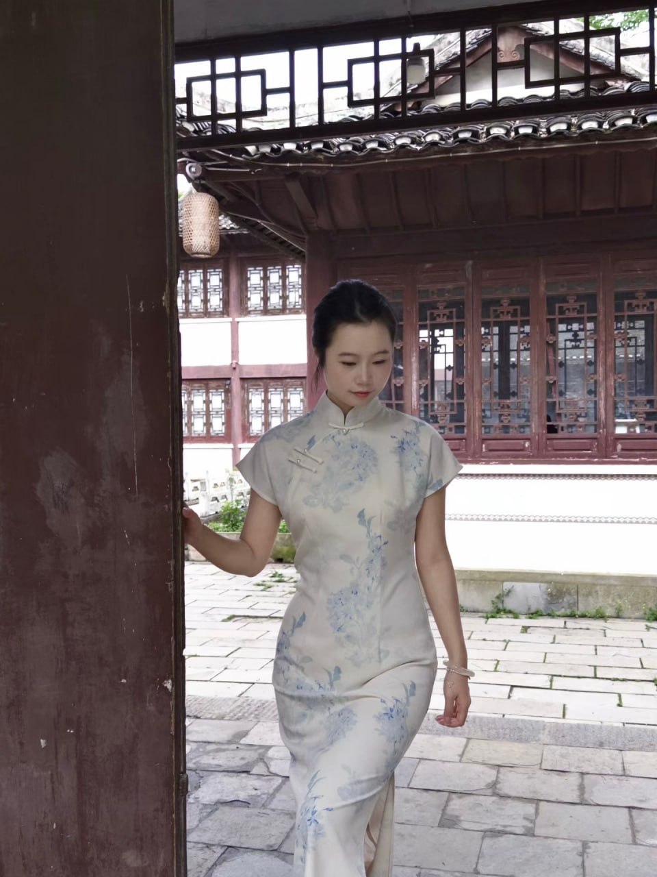 贵州 凯里 22岁 159cm 92 B杯 自由业 乖巧,听话 抽烟纹身:无 SM:是 无套:可 口交:可 过夜:可 同居:可 可飞:能 价格:1.2-20 特点:乖巧,听话