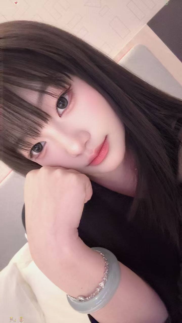 河南 郑州 23岁 160cm 115 C杯 自由职业 无 抽烟纹身:不抽烟有纹身 SM:否 无套:可 口交:否 过夜:可 同居:可 可飞:可以 价格:10 特点:无