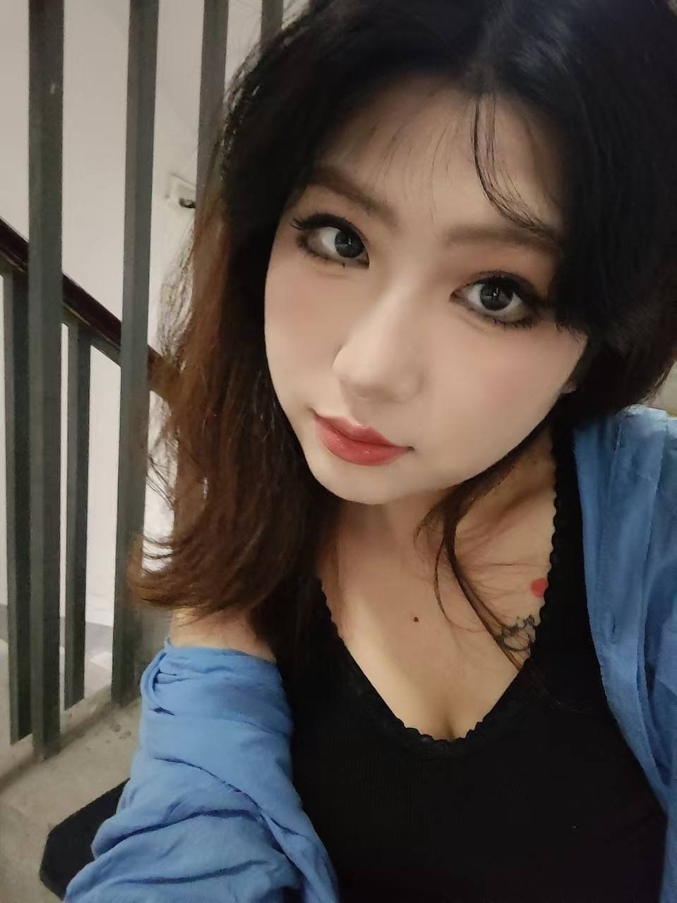 江苏 无锡 25岁 168cm 115 B杯 化妆师 第一次下海 听话 乖乖女 有正经工作 善解人意 通情达理 本人比照片好看不上相 抽烟纹身:有纹身 SM:轻微 无套:否 口交:可 过夜:可 同居:否 可飞:提前沟通 价格:3 特点:第一次下海 听话 乖乖女 有正经工作 善解人意 通情达理 本人比照片好看不上相