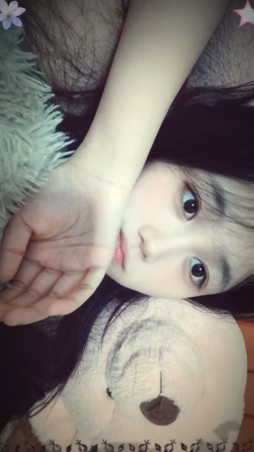 江西 南昌 18岁 156cm 99 D杯 肤白 抽烟纹身:无 SM:否 无套:否 口交:可 过夜:否 同居:否 可飞:不可 价格:10 特点:肤白