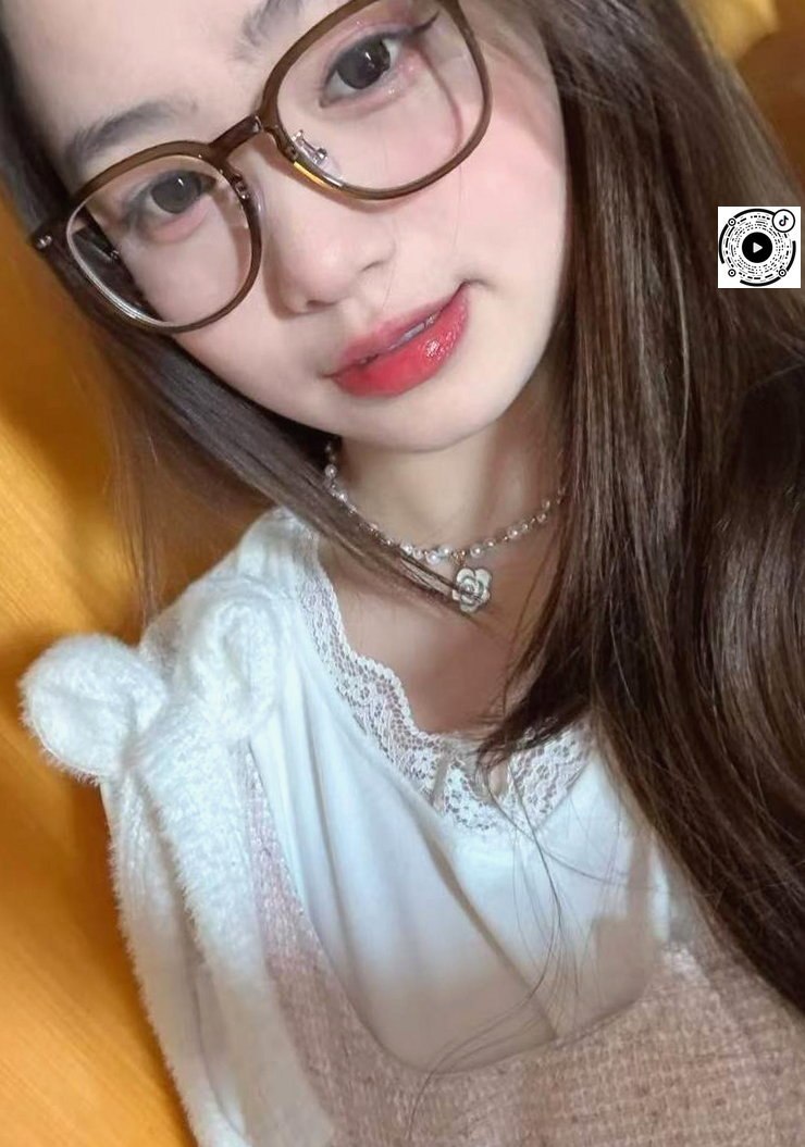 浙江 绍兴 20岁 160.5cm 128 C杯 美容师 听话,可口,可内,可无t,玩的开,配合度高,女神骚劲拉满,脾气很好情绪稳定,绝艳女神,会给情绪价值 抽烟纹身:偶尔抽烟无纹身 SM:否 无套:可 口交:可 过夜:可 同居:否 可飞:不能 价格:4-8 特点:听话,可口,可内,可无t,玩的开,配合度高,女神骚劲拉满,脾气很好情绪稳定,绝艳女神,会给情绪价值