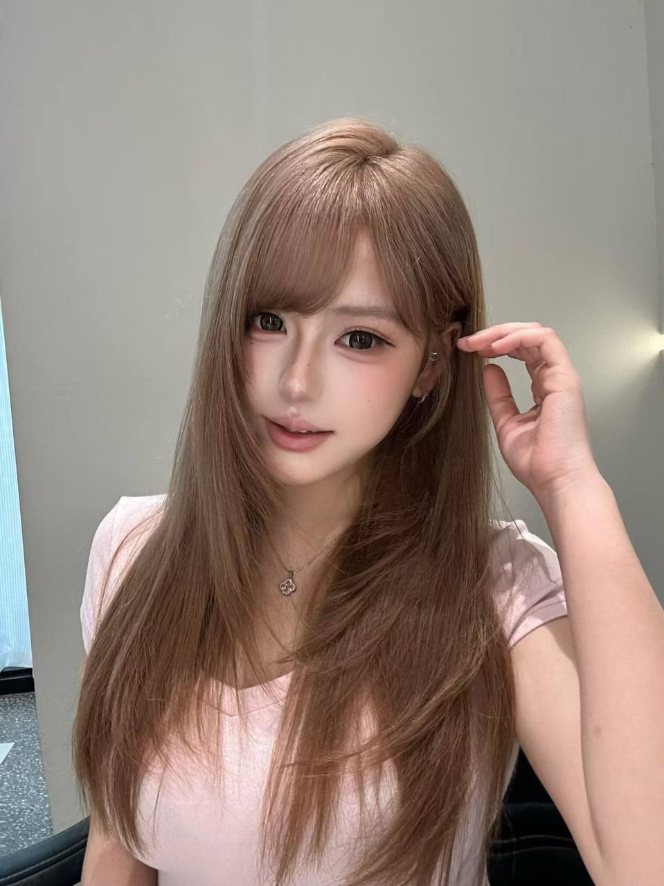 湖南 长沙 18岁 160cm 54 C杯 学生 年纪小,乖巧可爱,性经历少,圈子干净。相处合适愿意长期 抽烟纹身:无 SM:否 无套:否 口交:否 过夜:可 同居:可 可飞:否,仅长沙 价格:3 特点:年纪小,乖巧可爱,性经历少,圈子干净。相处合适愿意长期