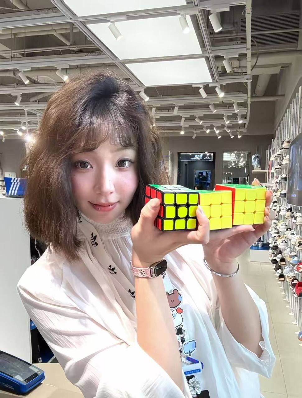安徽 芜湖 21岁 170cm 115 B杯 公司职员 抽烟纹身:无 SM:否 无套:否 口交:可 过夜:可 同居:否 可飞:否 价格:20