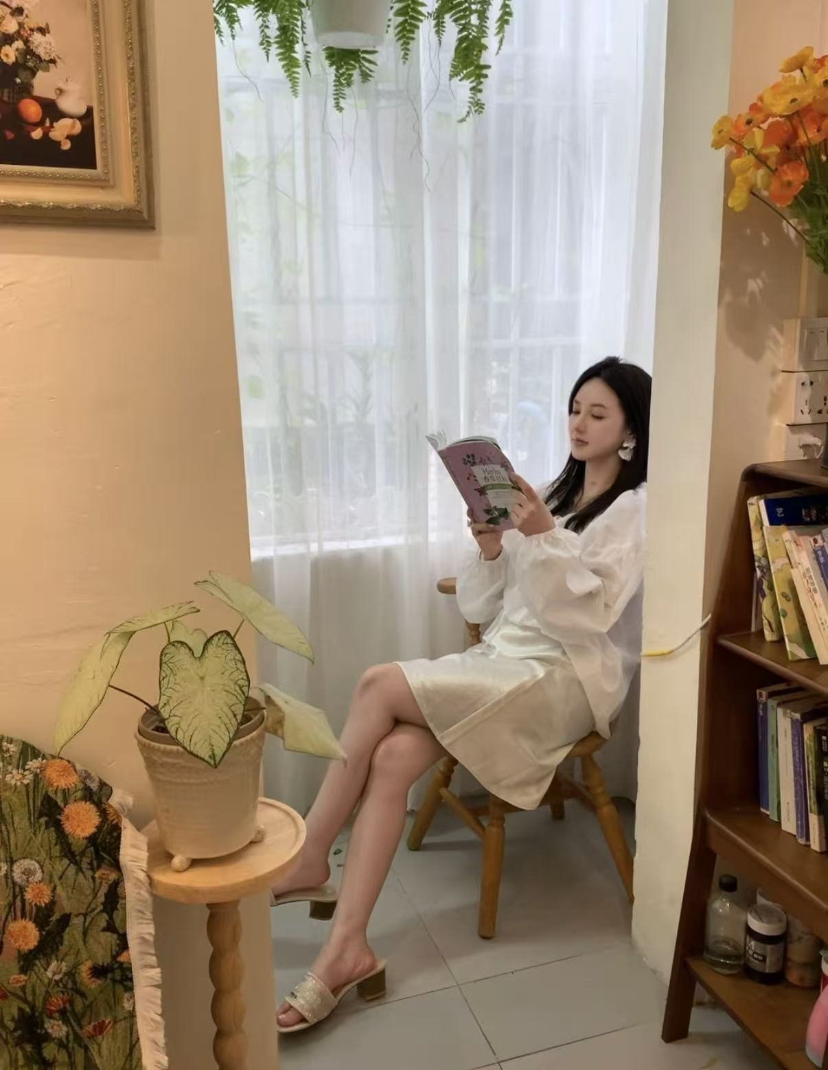 广东 深圳 20岁 160cm 95 B杯 销售 温柔善良,比较喜欢拍照,小吃货,SM可捆绑,滴蜡,语言侮辱,角色扮演 抽烟纹身:无 SM:是 无套:否 口交:可 过夜:可 同居:看发展 可飞:可 价格:8 特点:温柔善良,比较喜欢拍照,小吃货,SM可捆绑,滴蜡,语言侮辱,角色扮演