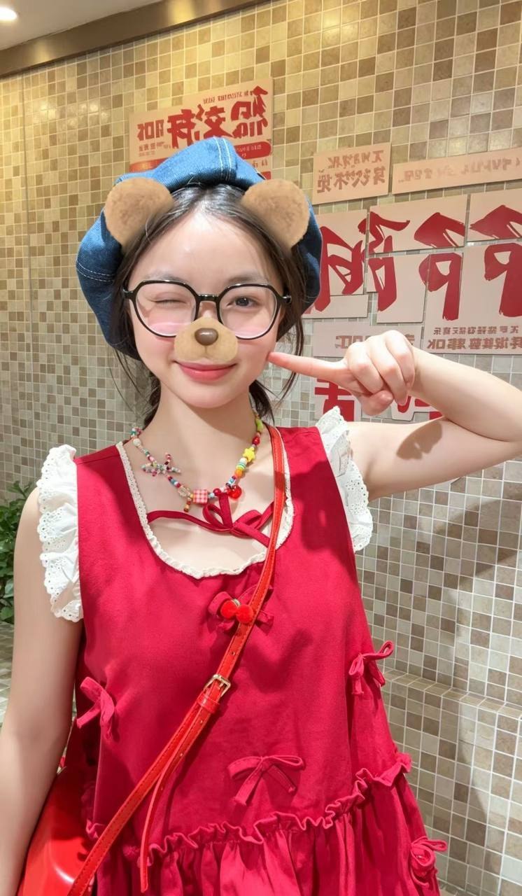 湖南 邵阳 18岁 155cm 82 A杯 无 活泼 话多 抽烟纹身:无 SM:可 无套:否 口交:否 过夜:否 同居:否 可飞:周边城市 价格:3 特点:活泼 话多