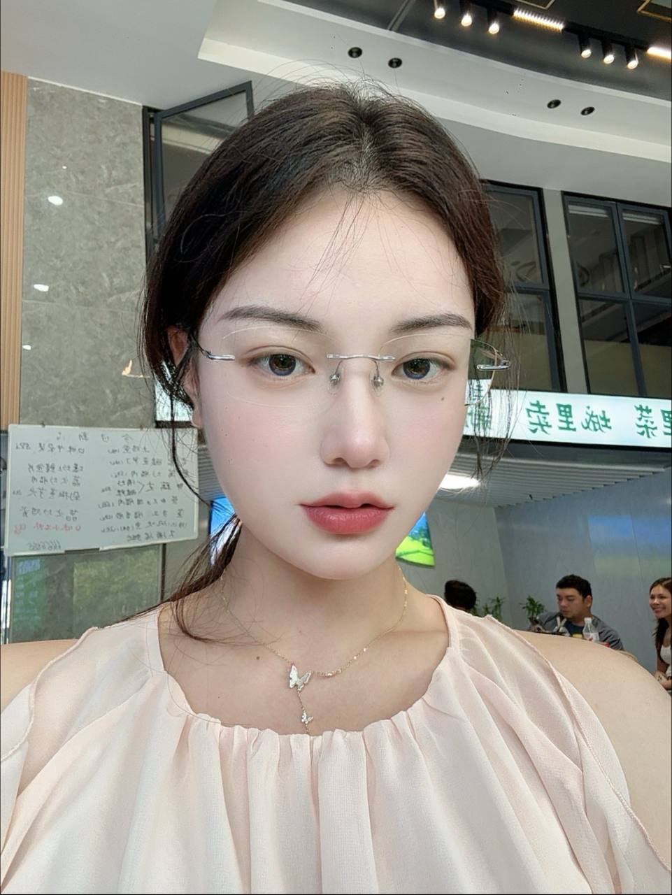 广东 深圳 25岁 170cm 125 C杯 市场部 事不多 物欲不大 抽烟纹身:无 SM:否 无套:否 口交:否 过夜:可 同居:否 可飞:省内 价格:20 特点:事不多 物欲不大