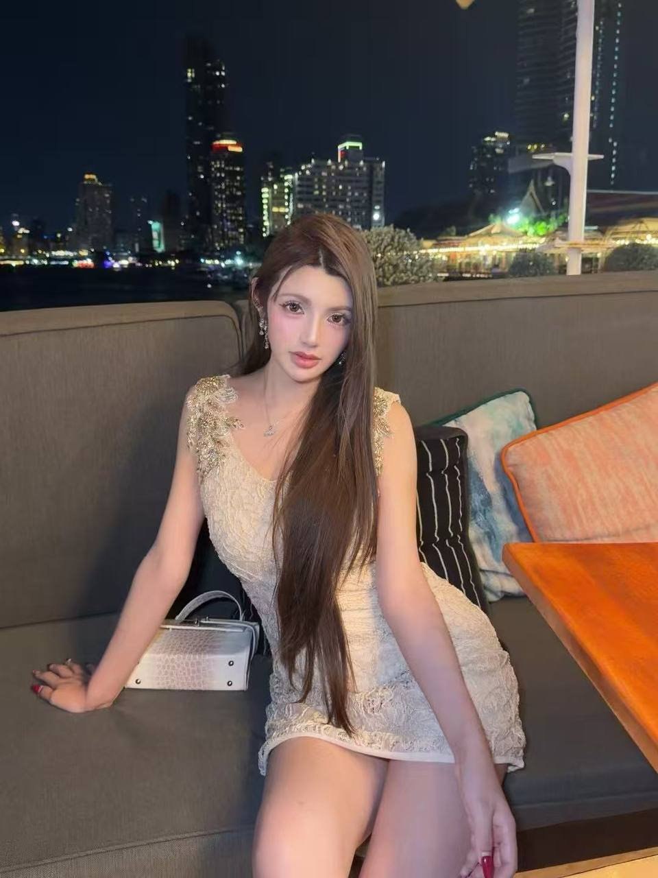 河南 商丘 25岁 168cm 98 B杯 主播 抽烟纹身:无 SM:否 无套:否 口交:可 过夜:否 同居:否 可飞:可 价格:15