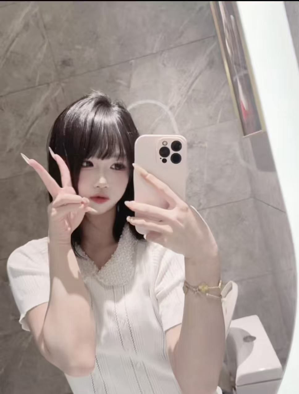浙江 杭州 18岁 158cm 88 A杯 学生 跳舞,会来事儿 抽烟纹身:无 SM:否 无套:可 口交:否 过夜:可 同居:否 可飞:可 价格:6 特点:跳舞,会来事儿