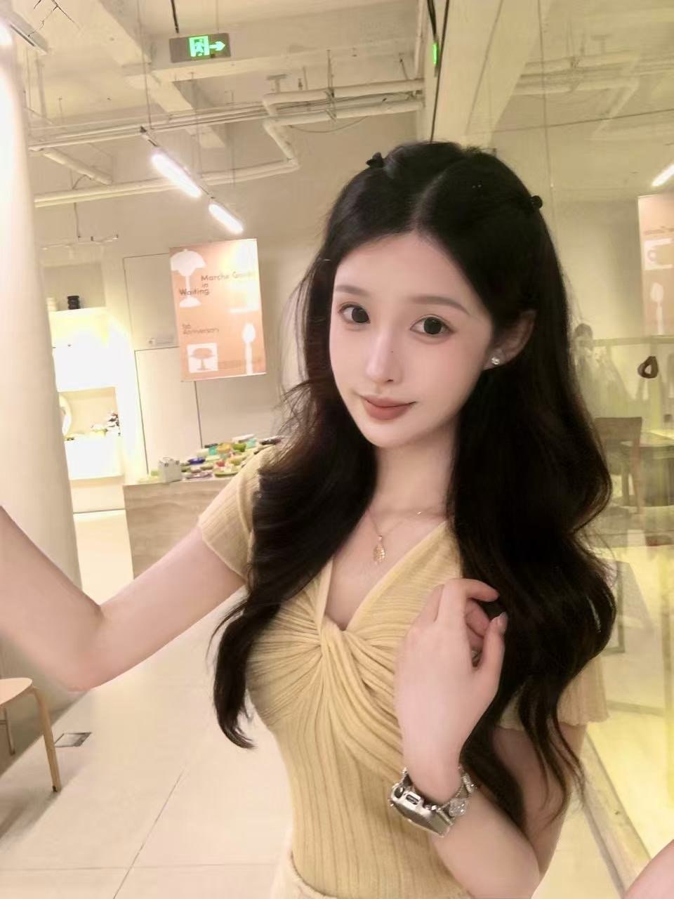 河南 郑州 19岁 168cm 95 B杯 学生 少数民族混血 娃娃脸 师范生 白皮 腰细身材比例好 皮肤无毛孔 性格开朗懂分寸 抽烟纹身:无 SM:是 无套:否 口交:可 过夜:可 可飞:可 价格:20 特点:少数民族混血 娃娃脸 师范生 白皮 腰细身材比例好 皮肤无毛孔 性格开朗懂分寸
