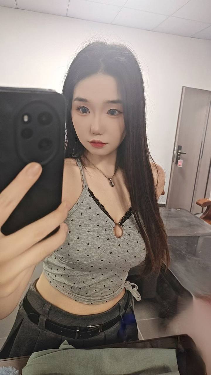 广东 深圳 23岁 160cm 95 C杯 行政 没有 抽烟纹身:无 SM:否 无套:否 口交:可 过夜:否 同居:否 可飞:看情况 价格:8 特点:没有