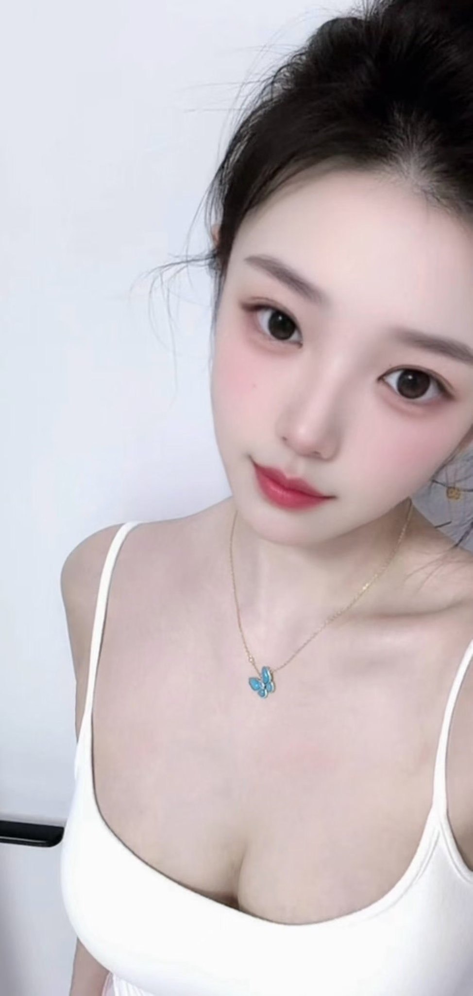 香港 香港 25岁 166cm 99 D杯 上班 无整,胸大水多,懂事,本人比照片好看 抽烟纹身:无 SM:是 无套:否 口交:可 过夜:可 可飞:可 价格:15 特点:无整,胸大水多,懂事,本人比照片好看
