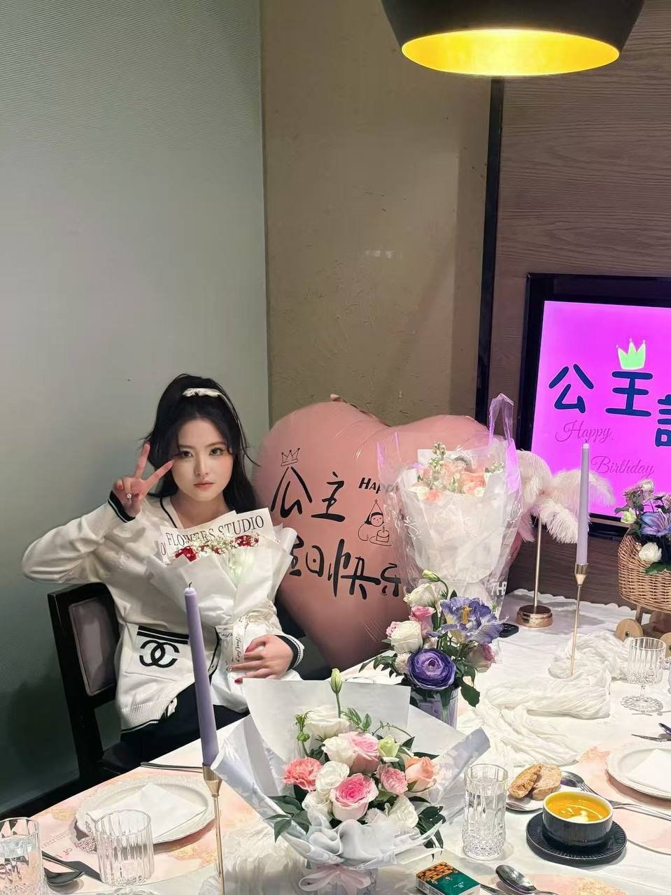 广东 深圳 23岁 166cm 110 B杯 刚毕业 性格好 抽烟纹身:无 SM:否 无套:否 口交:可 过夜:可 同居:否 可飞:不 价格:10 特点:性格好