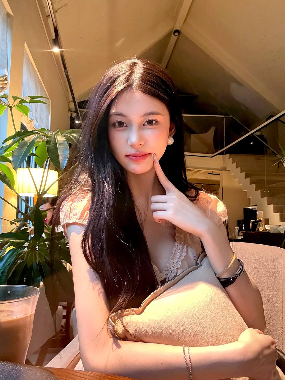 广东 深圳 22岁 161cm 82 C杯 化妆师 性格好,听话懂事,身体属于敏感体质,做爱会夹你,接受度高,可以穿你喜欢的丝袜,声音温柔,叫床好听,能跟你轻松相处,能给你满满的情绪价值 抽烟纹身:无 SM:否 无套:否 口交:可 过夜:可 同居:可 可飞:可 价格:12 特点:性格好,听话懂事,身体属于敏感体质,做爱会夹你,接受度高,可以穿你喜欢的丝袜,声音温柔,叫床好听,能跟你轻松相处,能给你满满的情绪价值