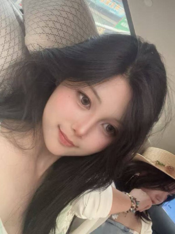 贵州 遵义 19岁 160cm 94 B杯 无业 没有 抽烟纹身:无 SM:是 无套:否 口交:否 过夜:可 同居:可 可飞:可 价格:8 特点:没有