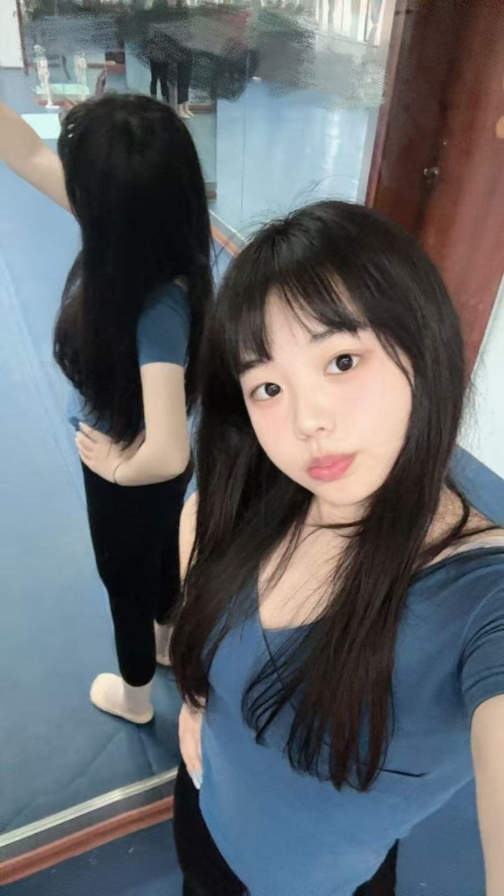 湖南 湘潭 18岁 160cm 104 B杯 学生 学跳舞的 抽烟纹身:无 SM:否 无套:可 口交:可 过夜:可 同居:否 可飞:可 价格:6 特点:学跳舞的