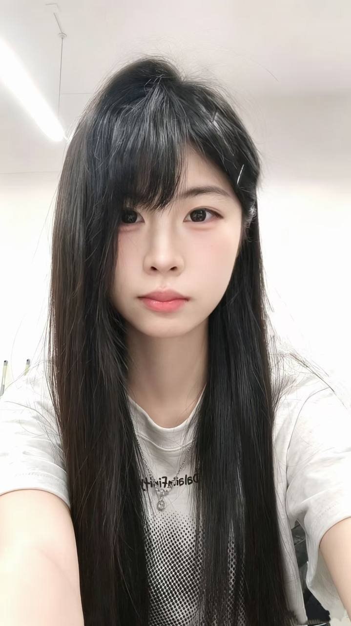 湖南 岳阳 18岁 160cm 98 B杯 学生 听话懂事 有分寸 比较活跃 抽烟纹身:有抽烟无纹身 SM:否 无套:否 口交:可 过夜:可 可飞:否 价格:4 特点:听话懂事 有分寸 比较活跃