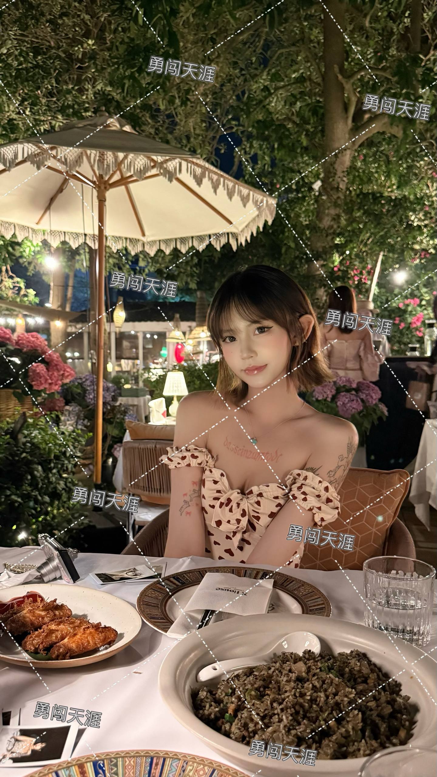 云南 昆明 18岁 164cm 93 B杯 学生 甜美可爱 温柔体贴 懂事 性格好 SM:是 无套:否 口交:可 过夜:可 同居:否 可飞:可 价格:16 特点:甜美可爱 温柔体贴 懂事 性格好
