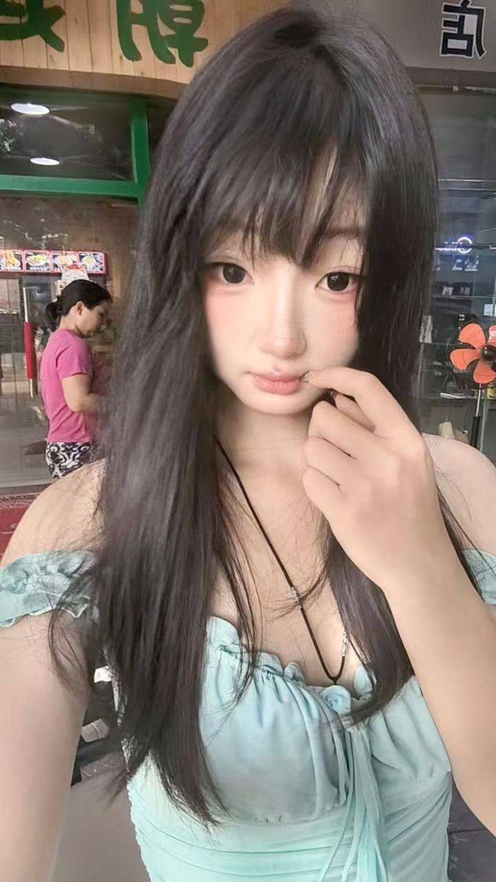 福建 莆田 18岁 172cm 120 C杯 电商 年轻漂亮 抽烟纹身:无 SM:是 无套:可 口交:可 过夜:否 可飞:不 价格:6 特点:年轻漂亮