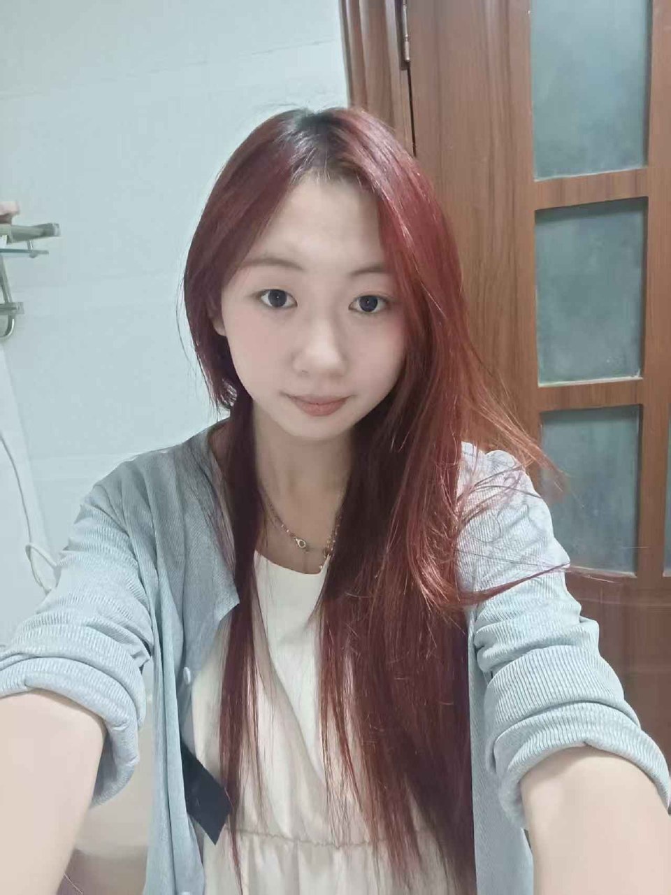 云南 昆明 18岁 160cm 96 A杯 人事 第一次接触 懂事听话 粉紧嫩 水多 提供情绪价值 抽烟纹身:无 SM:否 无套:可 口交:否 过夜:可 同居:可 可飞:可 价格:10 特点:第一次接触 懂事听话 粉紧嫩 水多 提供情绪价值