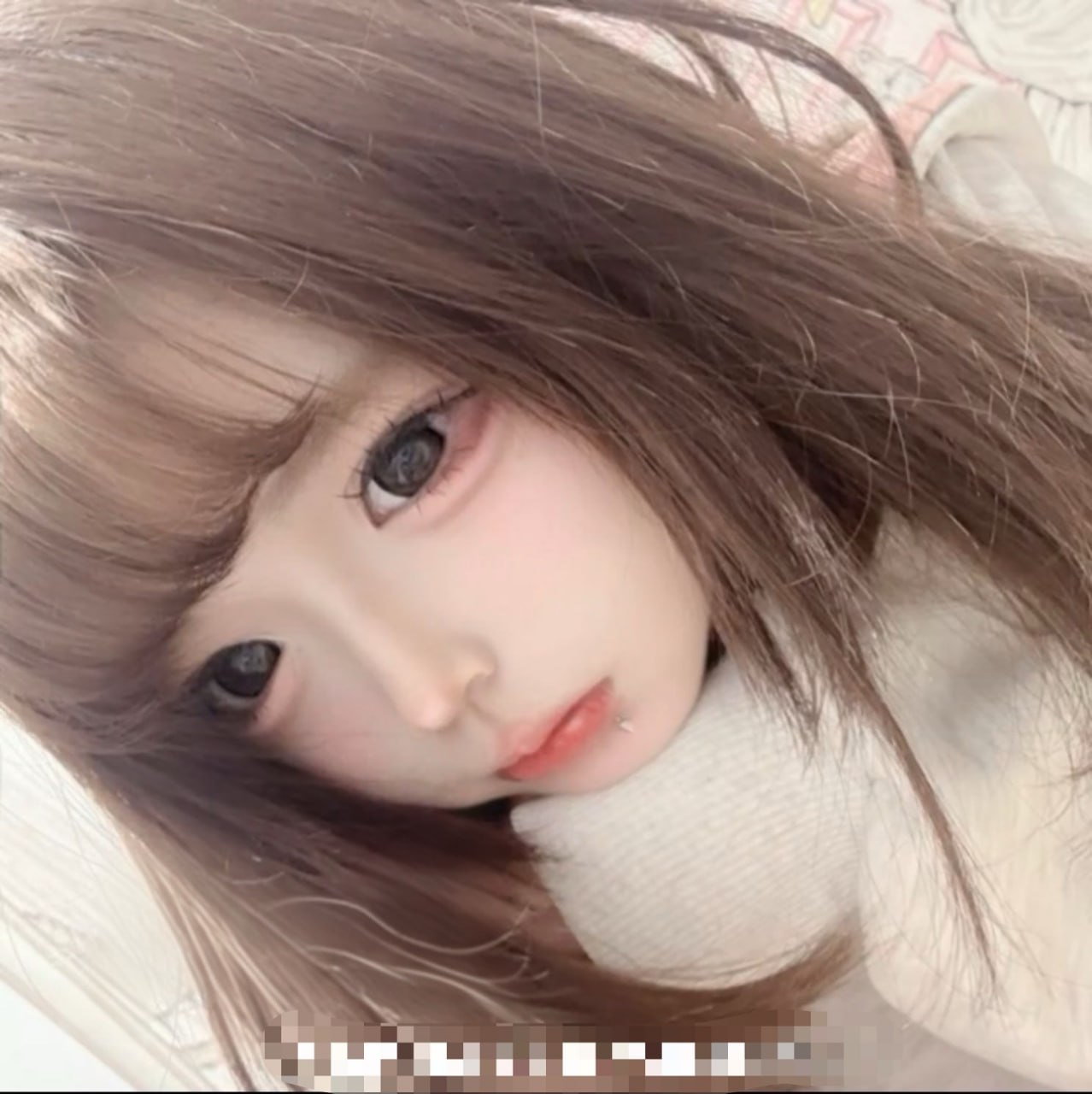 广东 东莞 18岁 156cm 80 A杯 刚破处没多久,长相灵动俏皮,全身皮肤白嫩光滑、娇嫩得仿佛一掐就能出水,搭配干净无瑕的白虎品相,自带一股灵气与撩人感;既有小白狐般的勾人软媚,又有极致纯净的肉体质感,让人一眼沦陷,忍不住想放在掌心里温柔疼爱 SM:否 无套:可 口交:可 过夜:可 可飞:看情况 价格:7-10 特点:刚破处没多久,长相灵动俏皮,全身皮肤白嫩光滑、娇嫩得仿佛一掐就能出水,搭配干净无瑕的白虎品相,自带一股灵气与撩人感;既有小白狐般的勾人软媚,又有极致纯净的肉体质感,让人一眼沦陷,忍不住想放在掌心里温柔疼爱