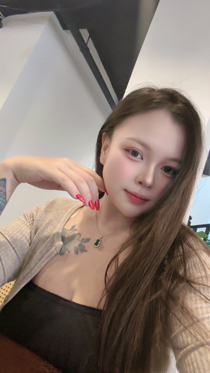 云南 德宏 23岁 158cm 126 D杯 帮家里忙 听话 身材丰满 性感 玩的开 抽烟纹身:有纹身 SM:是 无套:可 口交:可 过夜:可 同居:看情况 可飞:可以 出国看情况 价格:30 特点:听话 身材丰满 性感 玩的开