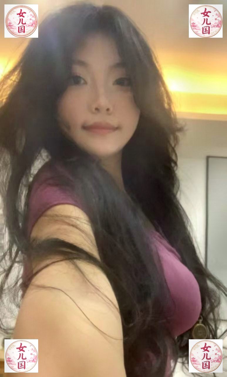 湖南 长沙 19岁 168cm 126 D杯 学生 胸大屁股翘沙漏身材,会喷水很敏感,性格好事情少 抽烟纹身:无 SM:是 无套:否 口交:可 过夜:可 同居:否 可飞:可 价格:15 特点:胸大屁股翘沙漏身材,会喷水很敏感,性格好事情少