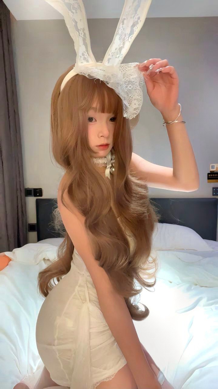 广东 深圳 18岁 160cm 90 C杯 无 SM:否 无套:可 口交:可 过夜:可 同居:可 可飞:否