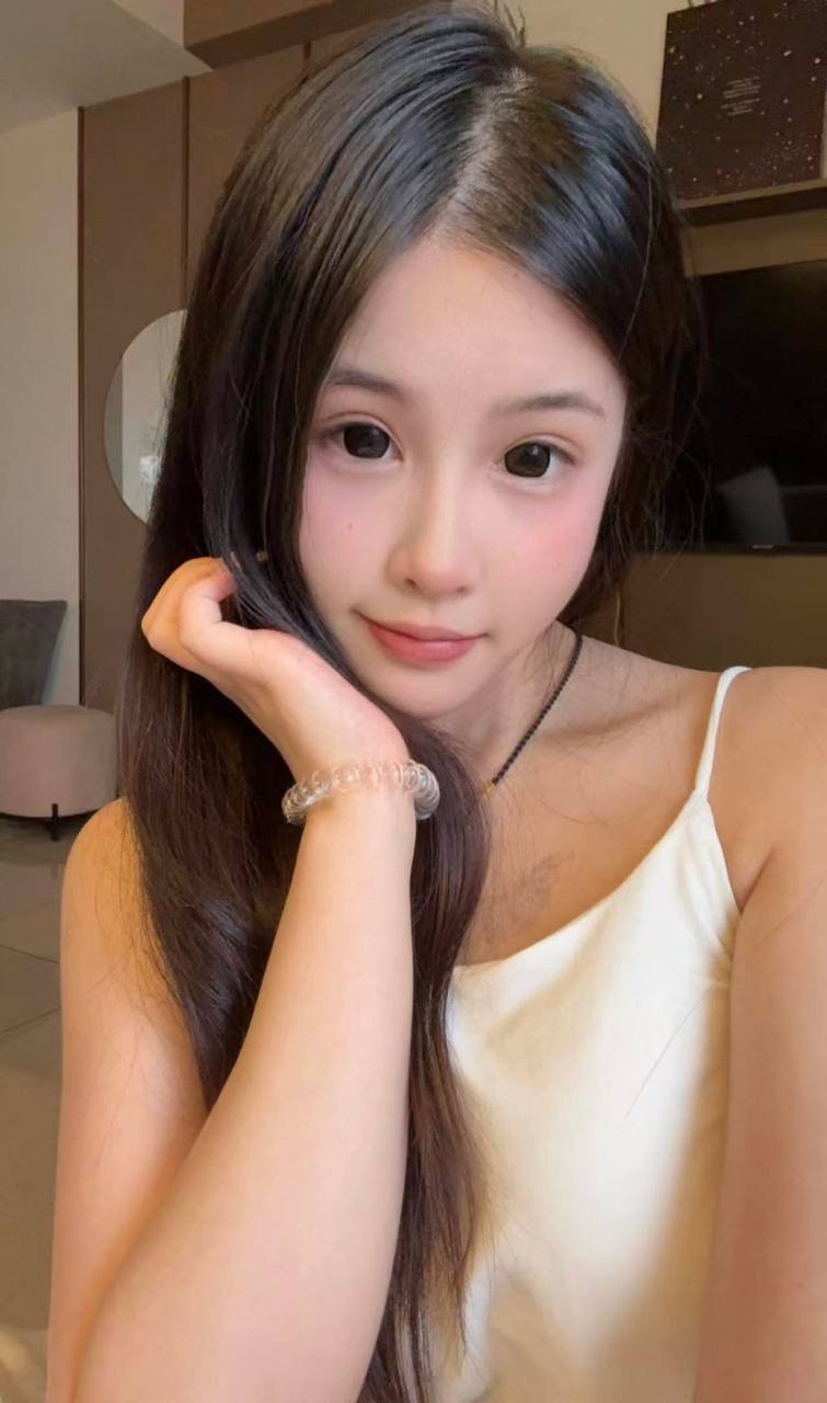 广东 深圳 18岁 160cm 92 B杯 学生 年轻 嫩 抽烟纹身:有纹身 SM:是 无套:否 口交:可 过夜:可 同居:可 可飞:可 港澳台 价格:8 特点:年轻 嫩