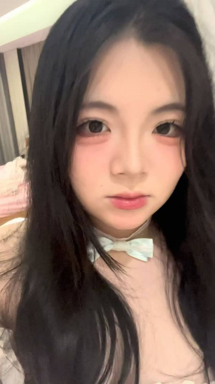 浙江 湖州 18岁 167cm 116 D杯 自由职业者 会唱歌 抽烟纹身:无 SM:否 无套:否 口交:可 过夜:可 同居:否 可飞:否 价格:6/12 特点:会唱歌