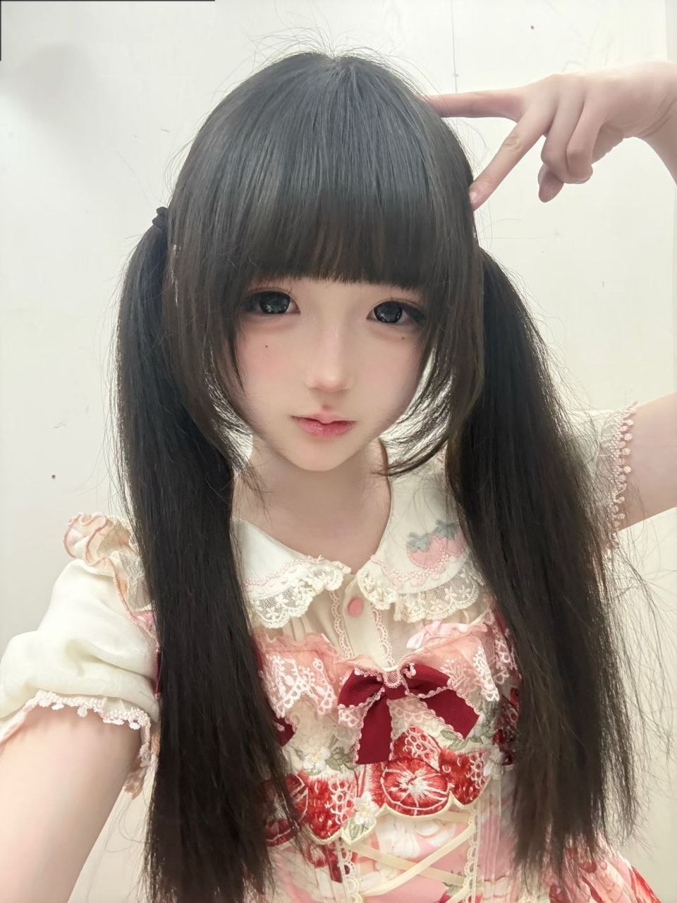 贵州 六盘水 18岁 153cm 90 B杯 无业 白幼瘦 可爱甜美 很嫩 抽烟纹身:无 SM:否 无套:否 口交:可 过夜:可 同居:否 可飞:可 价格:6 特点:白幼瘦 可爱甜美 很嫩