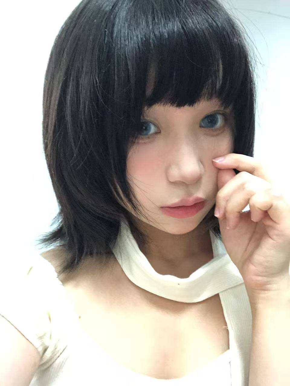 广东 深圳 25岁 150cm 87 C杯 电商 会口 懂情绪价值 嘴甜 抽烟纹身:无 SM:是 无套:否 口交:可 过夜:可 同居:否 可飞:否 价格:30 特点:会口 懂情绪价值 嘴甜